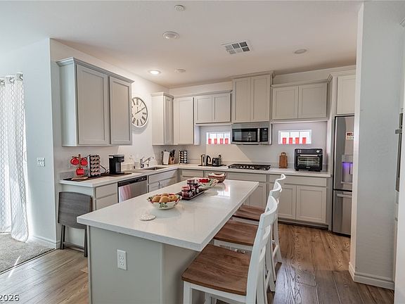 4th image of 2555 Hampton Rd Unit 8206