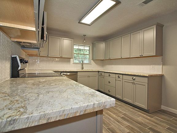 5th image of 13455 Wayside Dr