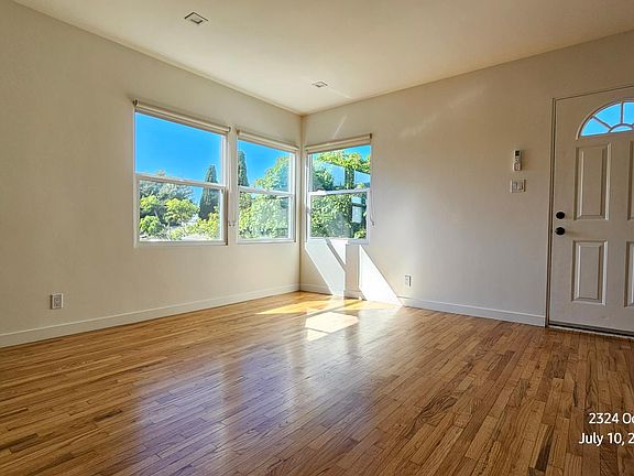 4th image of 2324 Ocean Park Blvd