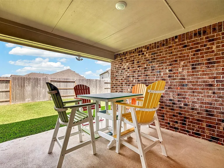 2605 Golden Palms Ln — Photo 36