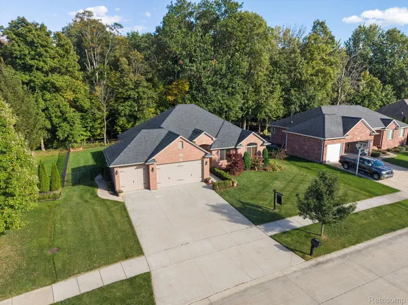 32830 Kathleen Dr, Chesterfield, MI 48047