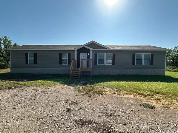 302 Ave. L, Christine, TX 78012