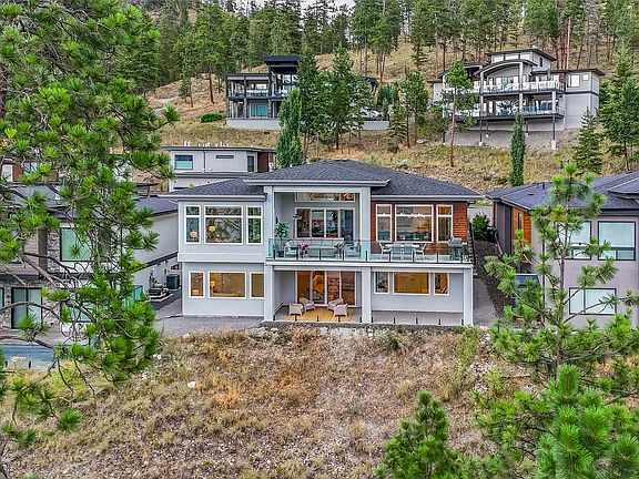 5th image of 3452 Blue Grass Ln