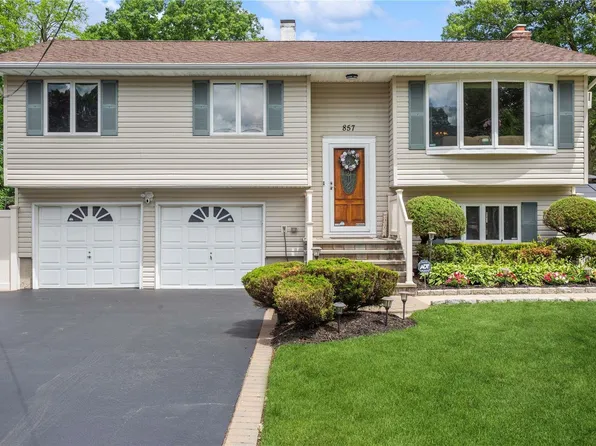 857 Peconic Street, Ronkonkoma, NY 11779