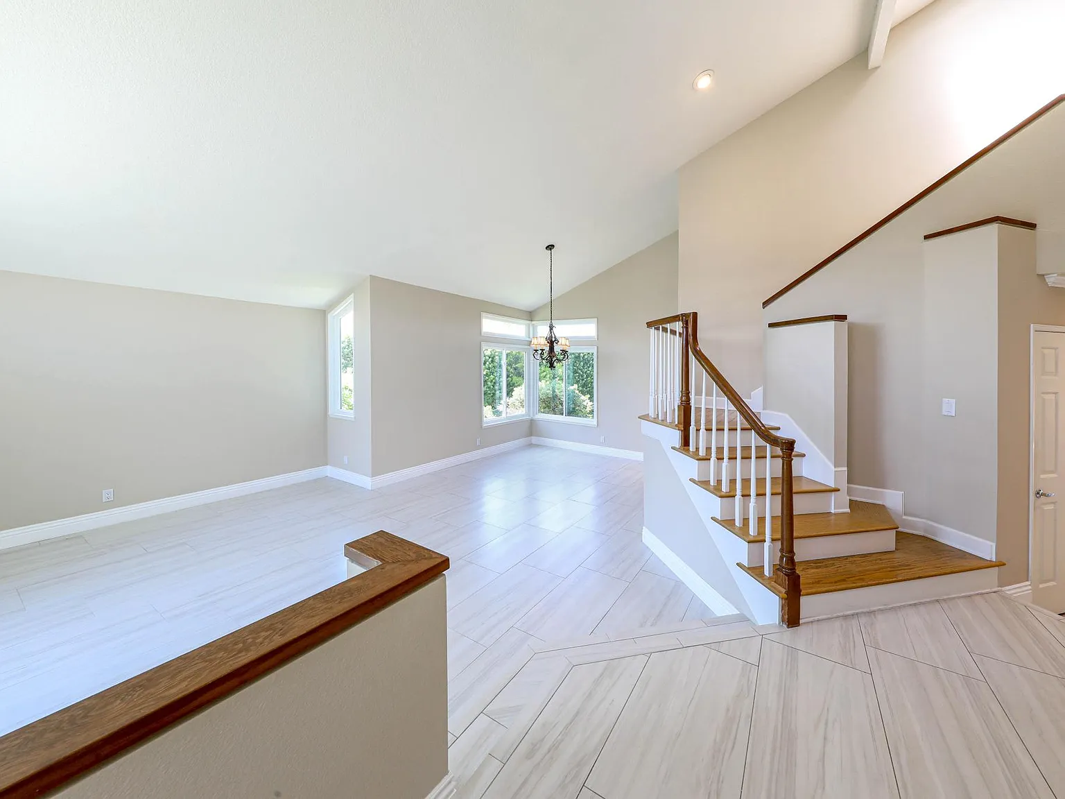 4 bed, 2288 sqft, $6,995 — Photo 4