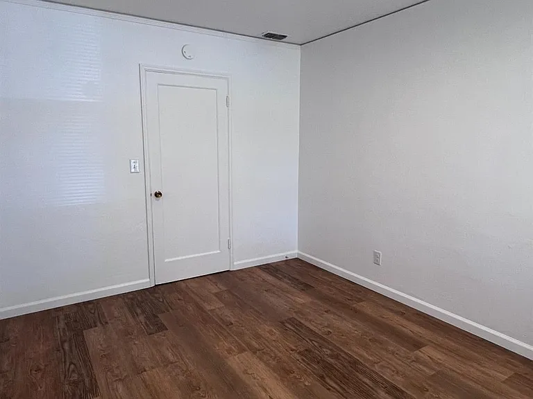 26 E Cortland Ave — Photo 20