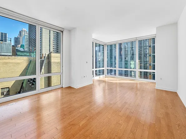 247 W 46th St APT 1904, New York, NY 10036