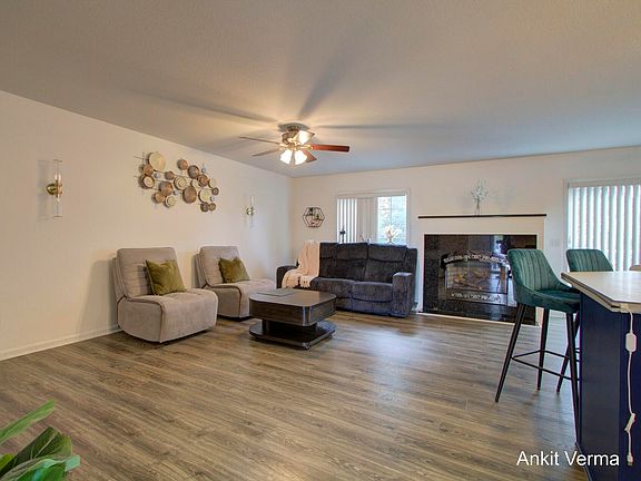 4th image of 2430 Rosewood North Dr #B