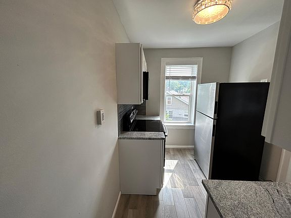 2nd image of 1912 Yale Ave APT 2N
