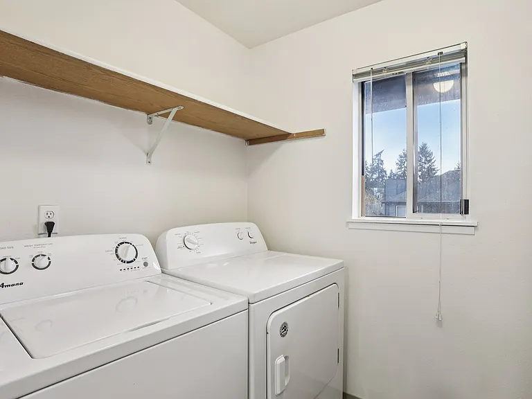 Poplar Lane Apartments — Photo 59