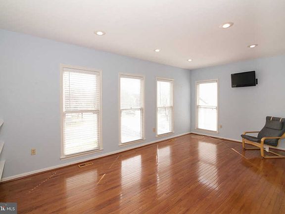 5th image of 13943 Baton Rouge Ct