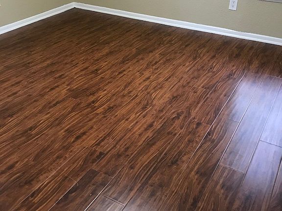 4th image of 621 Livingston Dr