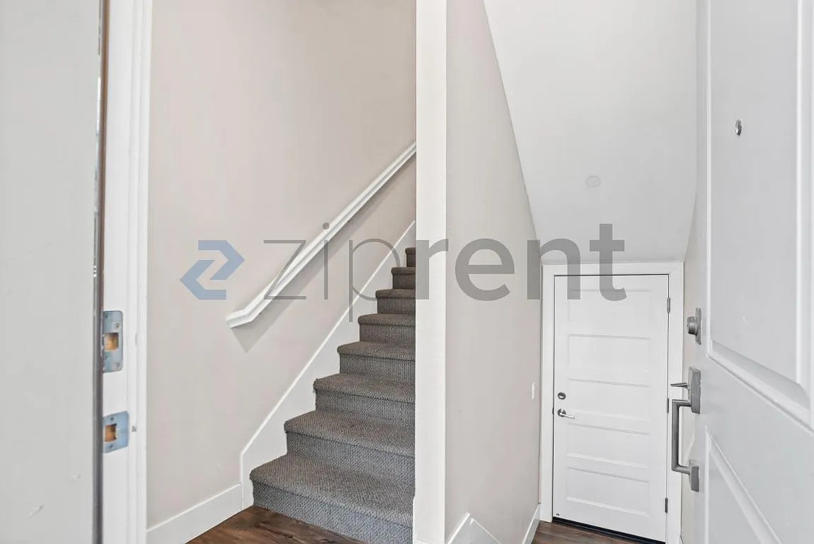 3 bed, 1910 sqft, $4,800 — Photo 4