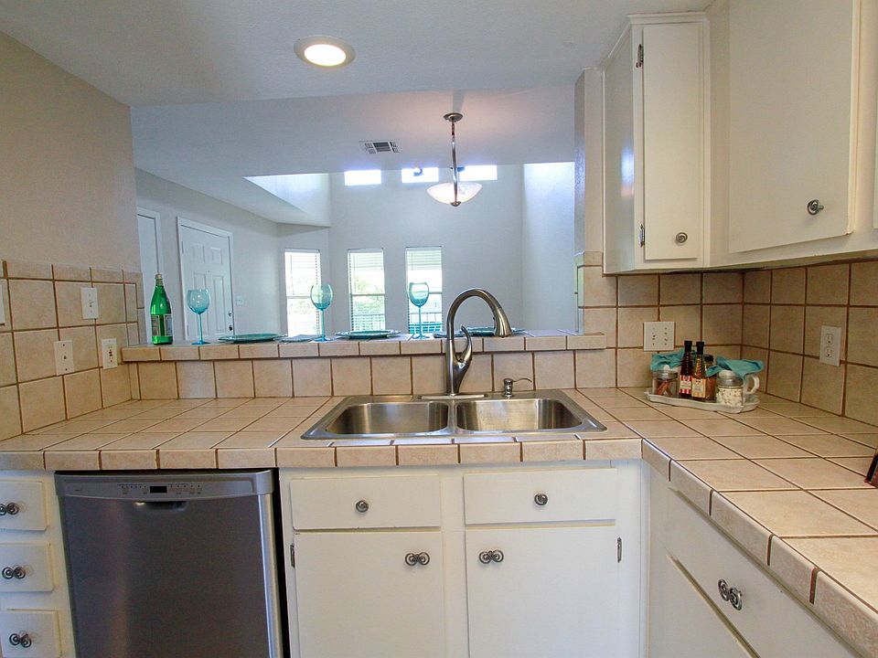 1st image of 2104 Cullen Ave APT 218