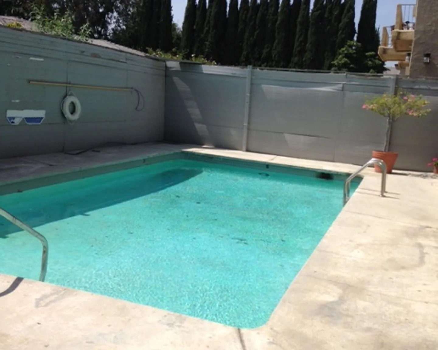 15000 BURBANK BLVD. — Photo 2