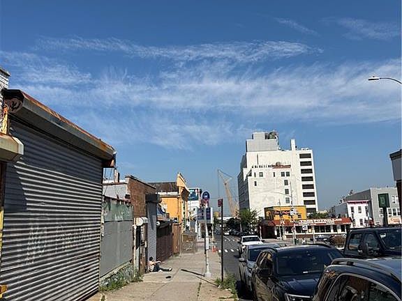 5th image of 420 39th St