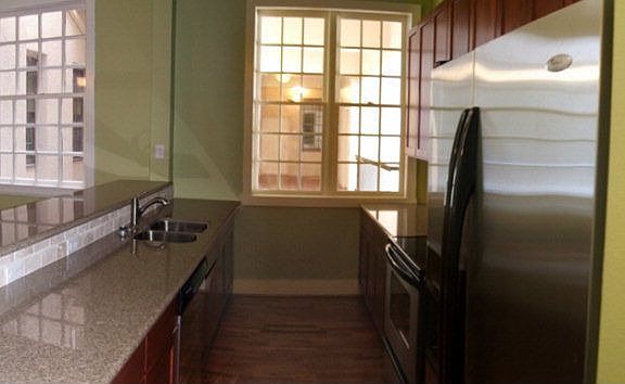 4th image of 621 21st St Unit 204