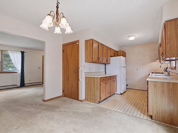 4th image of 603 Spring St