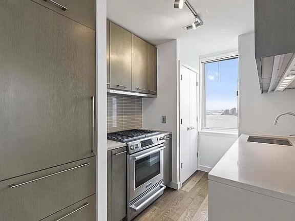 2nd image of 225 Rector Pl APT 22H
