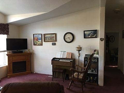 4th image of 725 Victoria Ct