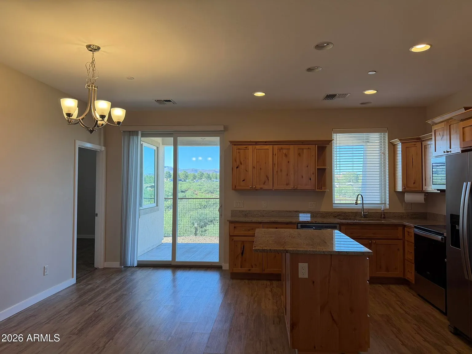 3 bed, 2.0 bath, 1334 sqft, $2,500 — Photo 4