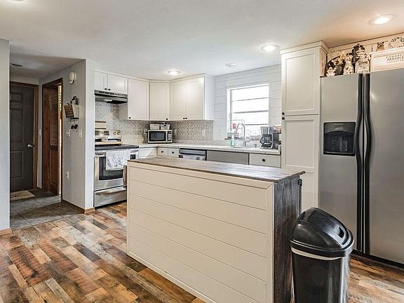 5th image of 15978 Hickory Dr