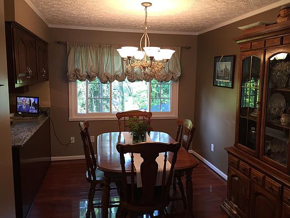 3rd image of 613 Woodridge Dr