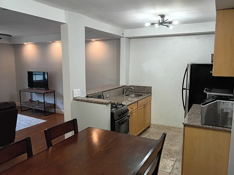 1616 Michigan Ave #4 — Photo 6