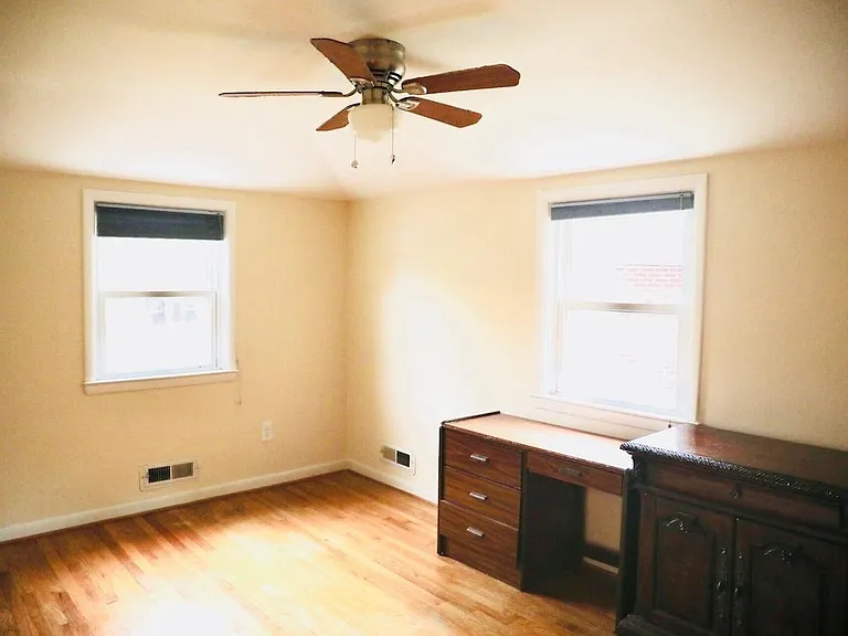 1127 Linden Ave — Photo 5
