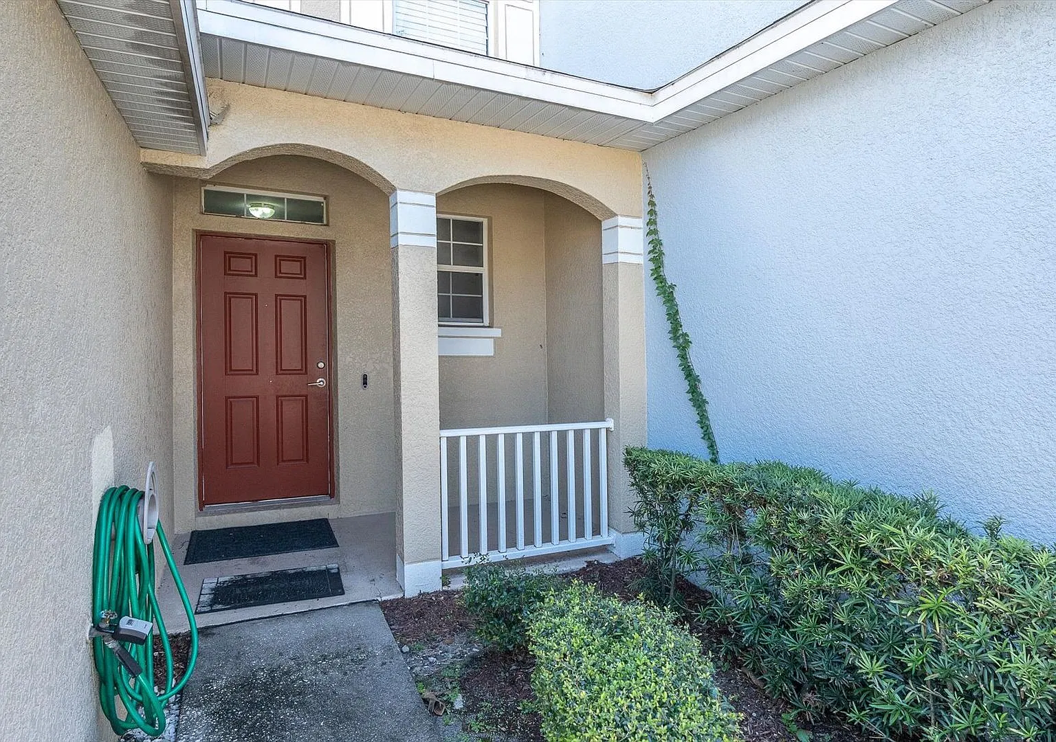 Updated 2 Bedroom Townhome Available Now! — Photo 2