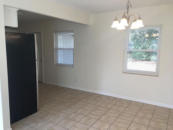 3rd image of 2461 Dolphin Ave