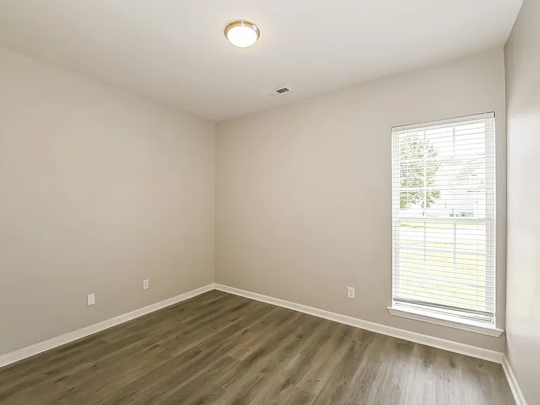 8704 Rozumny Dr — Photo 12