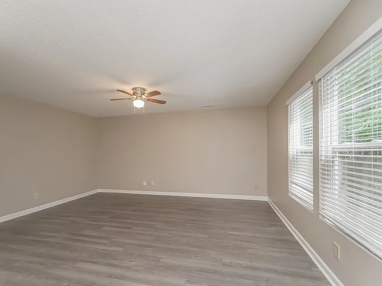 7054 Sycamore Grove Ct — Photo 6