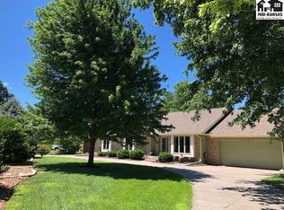 1453 Briarwood Ln, McPherson, KS 67460