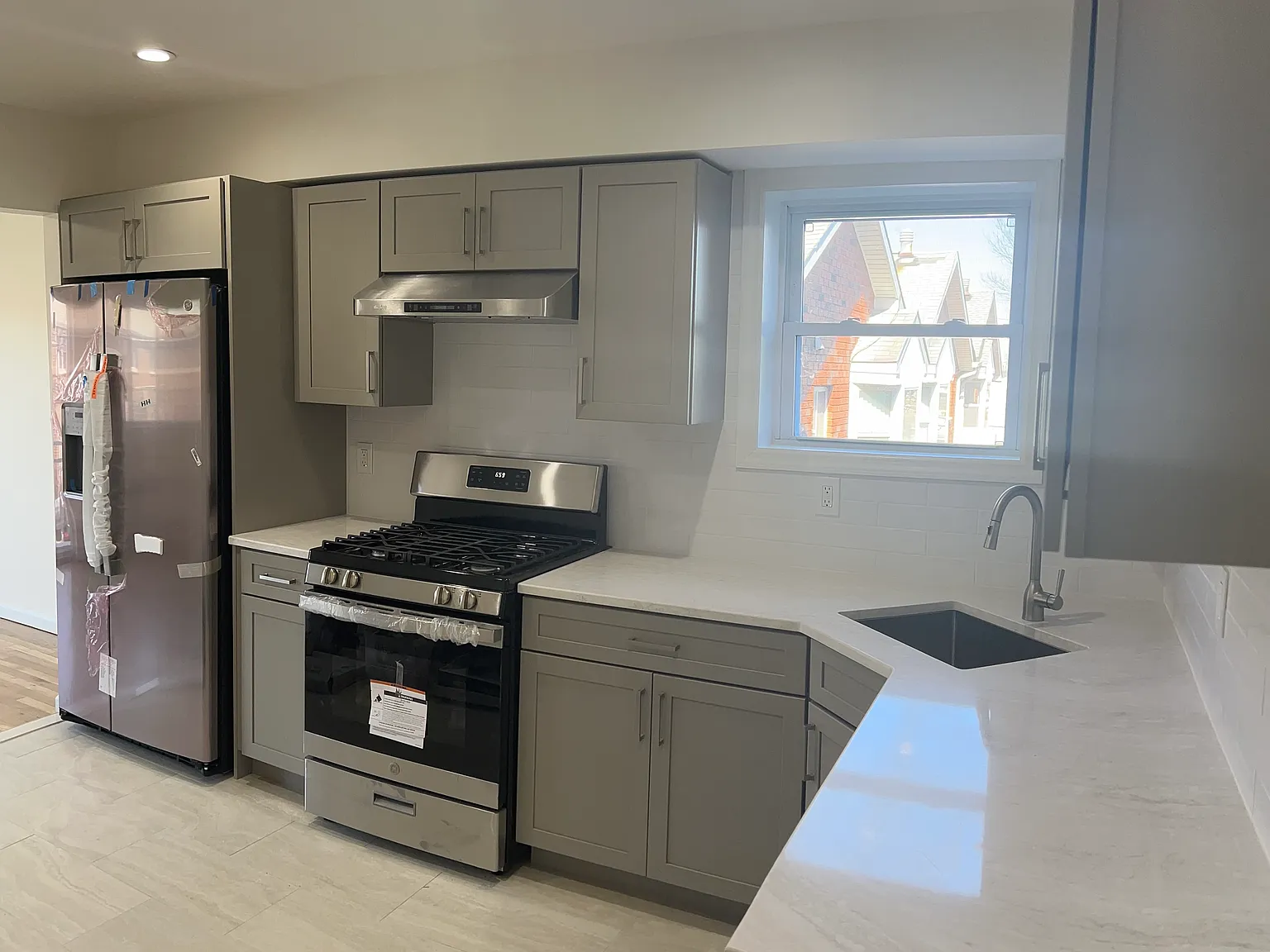 3 bed, 1.5 bath, 1300 sqft, $3,400 — Photo 1