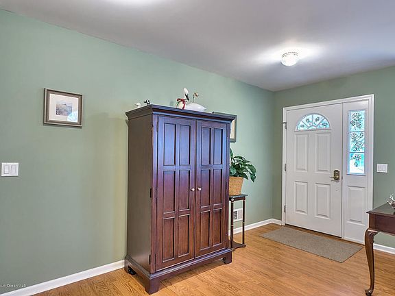 4th image of 2366 Woodbine Ln