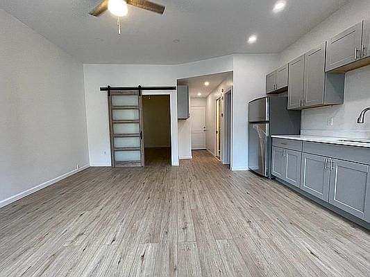3rd image of 90-10 Jamaica Ave #2B