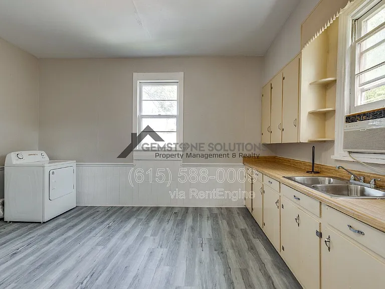 322 W 12th St #1 — Photo 17