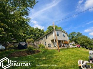 1282 Lakeshore Dr, Brooklyn, IA 52211