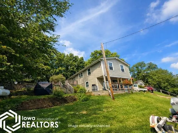 1282 Lakeshore Dr, Brooklyn, IA 52211