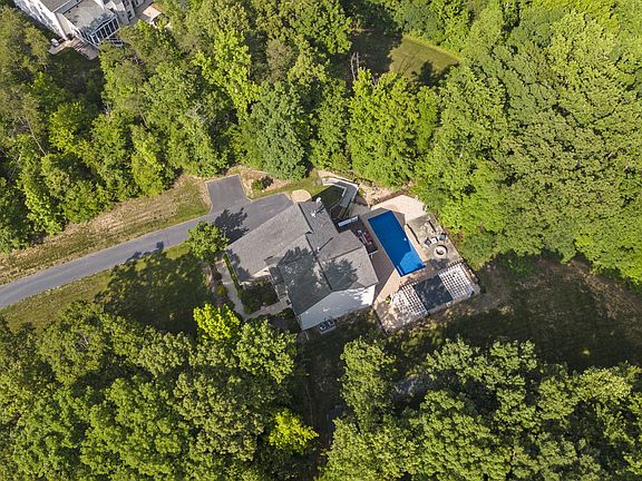 3rd image of 11 Edrington Ct