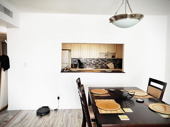 5th image of 19370 Collins Ave APT 1125