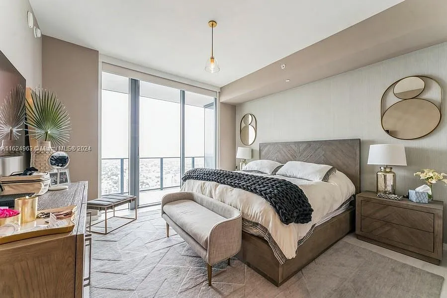 4 bed, 2418 sqft, $20,000 — Photo 3