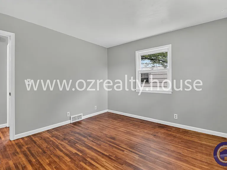 1703 Heatherdowns Blvd — Photo 11