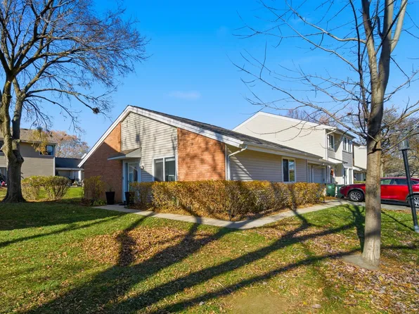 1288 N Whitewater Ln, Palatine, IL 60074