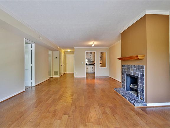 5th image of 2847 Hikes Ln APT 3AR
