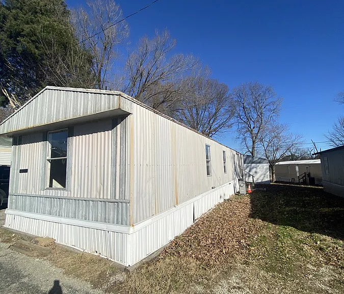 1305 N Floyd St #30 — Photo 3