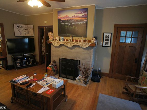 3rd image of 1038 2nd St
