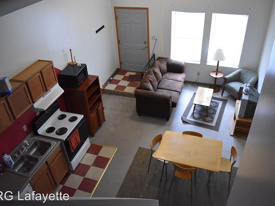 2nd image of 835 Main St APT 14