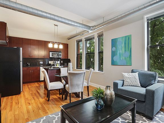 4th image of 2900 N Troy St #2A